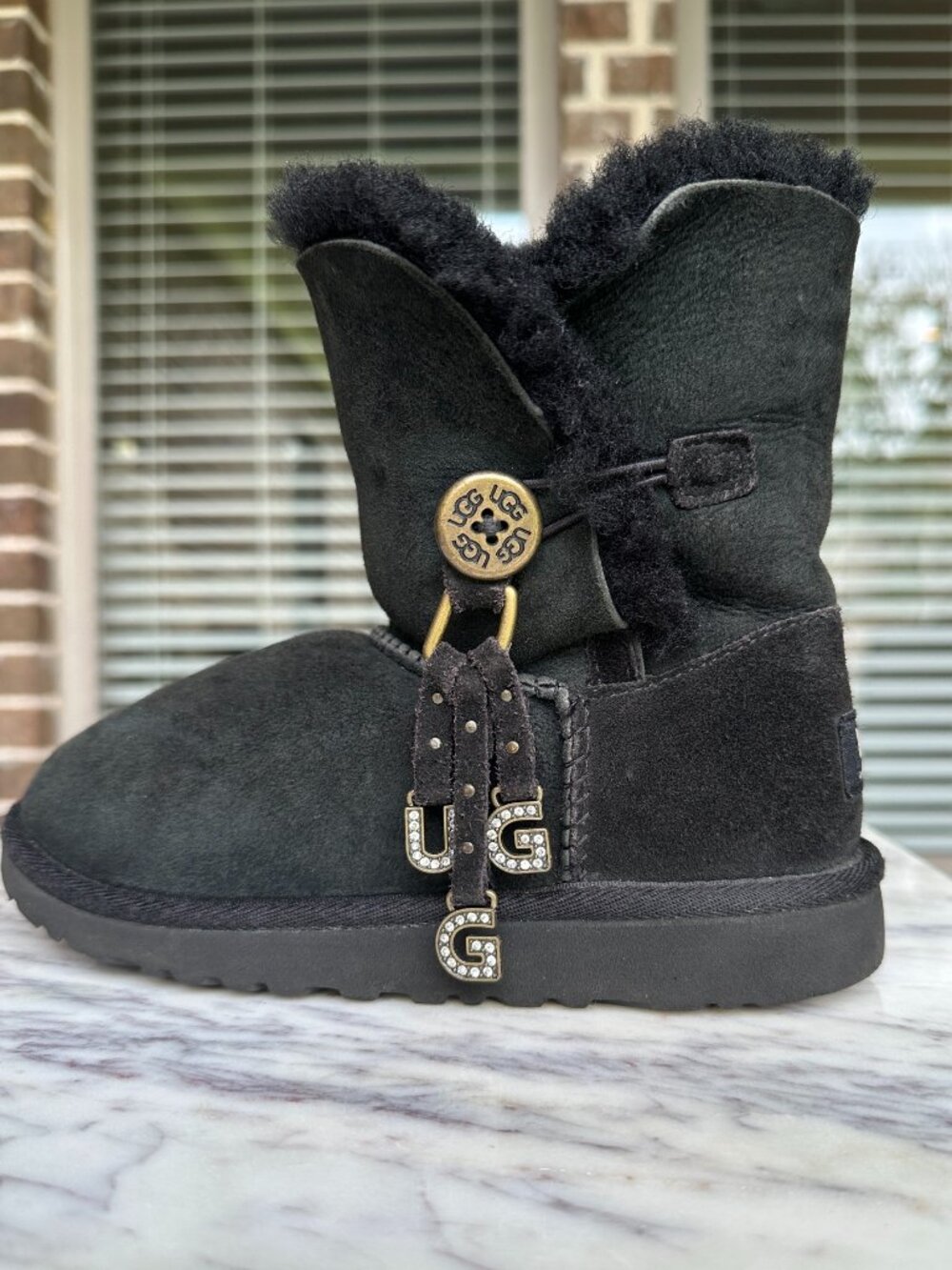 UGG Suede Fleece Bailey Letter Charms Boot Black Girls Size 2 EU 32 UK1